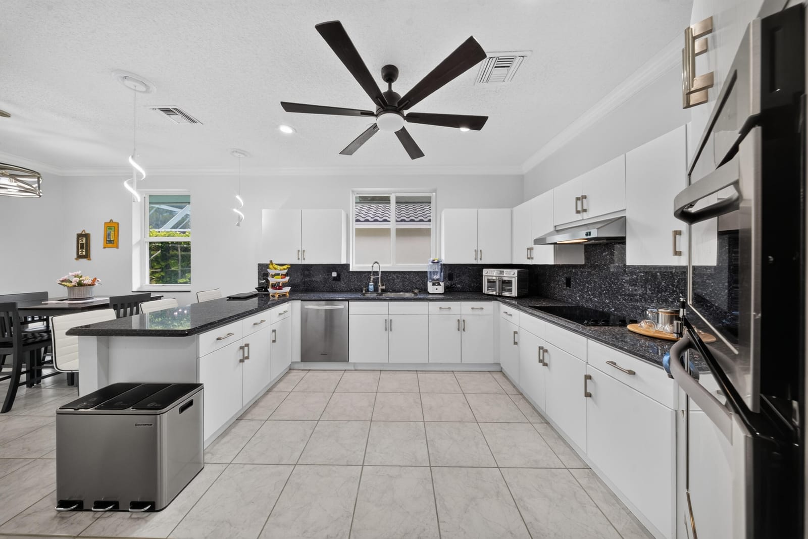 7690 La Corniche Circle — photo 6