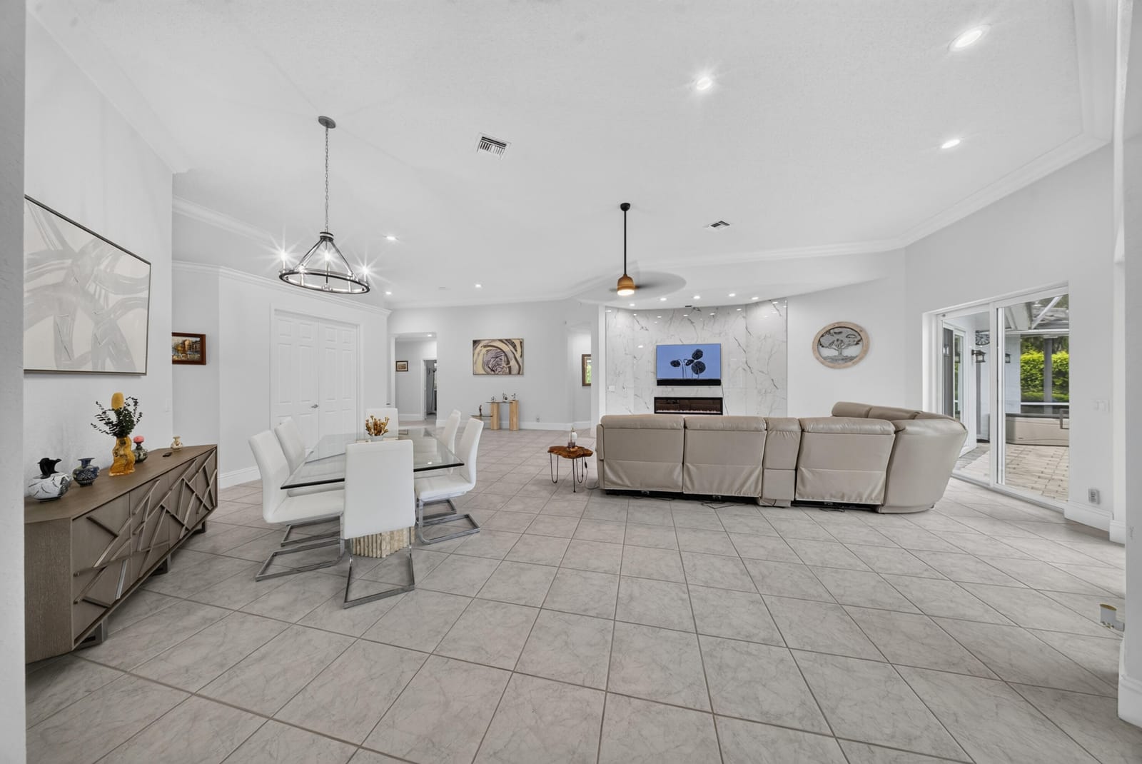 7690 La Corniche Circle — photo 9