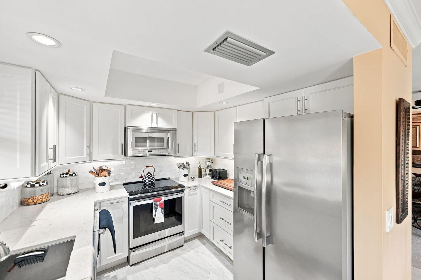 330 SW South River Drive 207 — photo 6