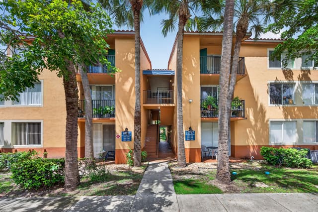 10717 E Cleary Boulevard E 106, Plantation, FL 33324