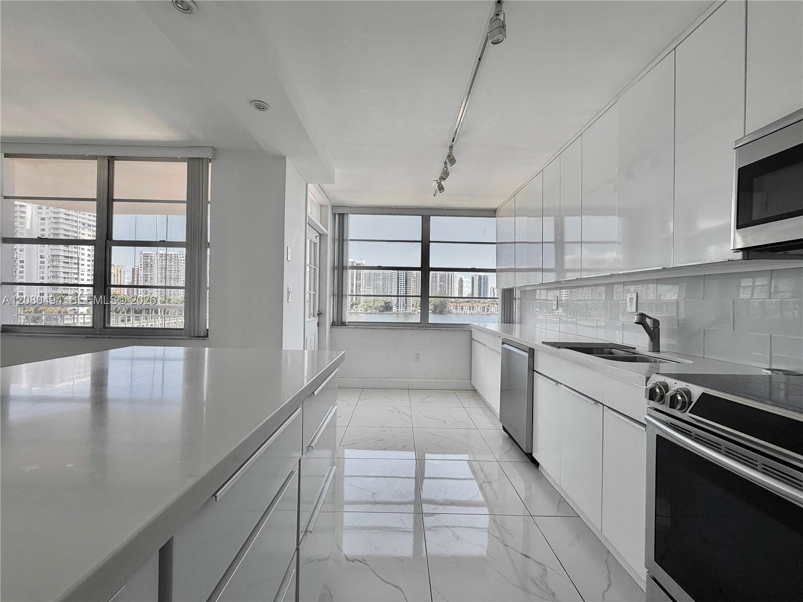 18081 Biscayne Boulevard 504, Aventura, FL 33160 photo 13