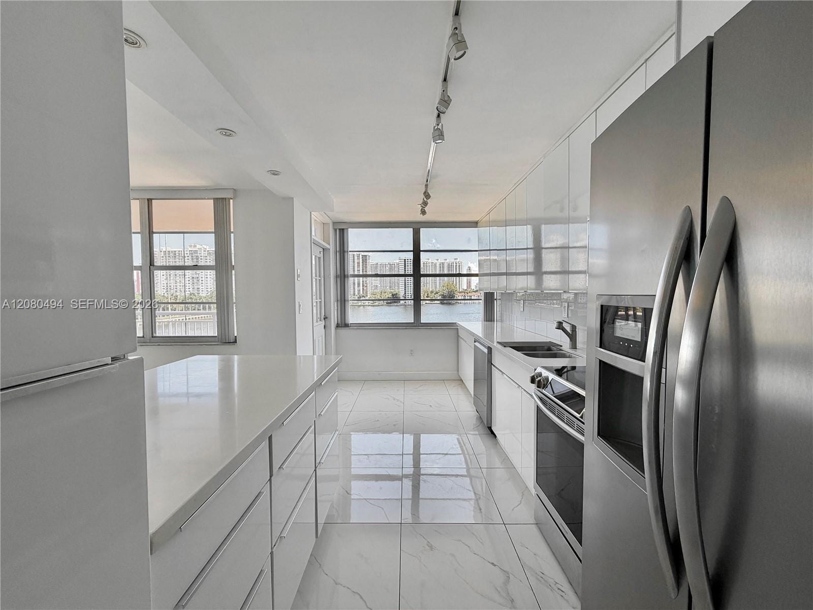 18081 Biscayne Boulevard 504, Aventura, FL 33160 photo 14