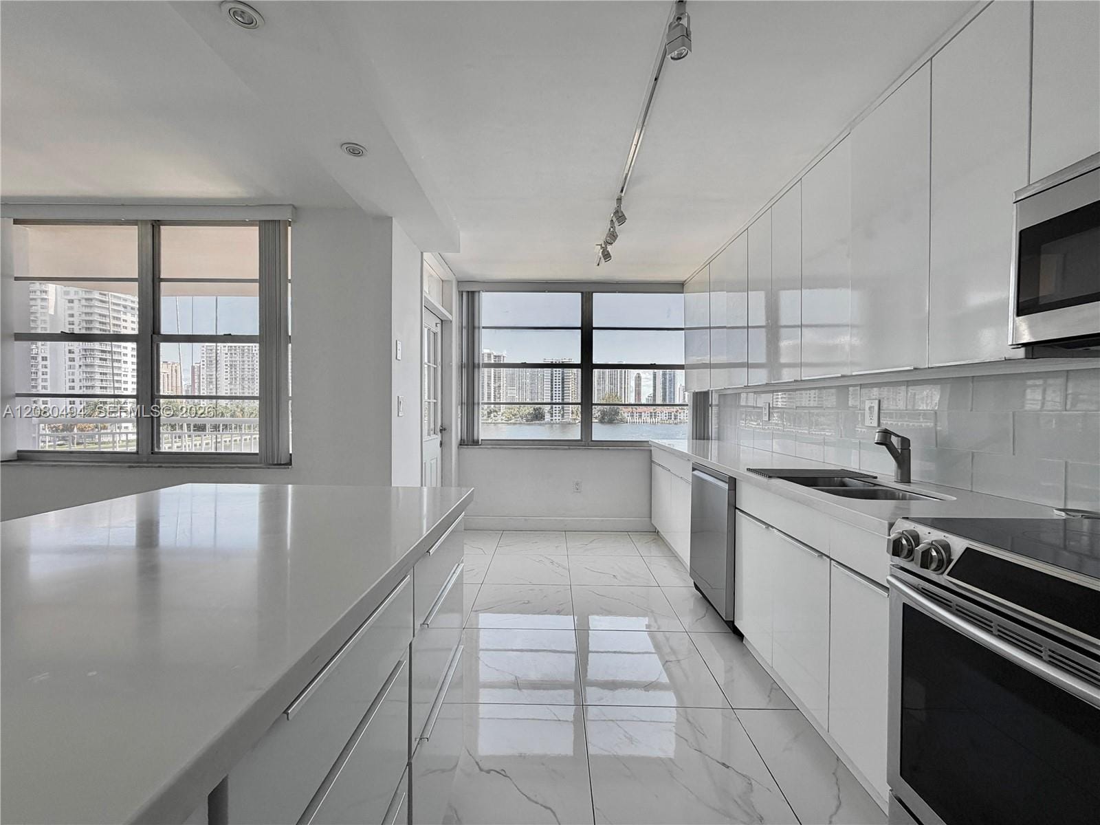 18081 Biscayne Boulevard 504, Aventura, FL 33160 photo 15