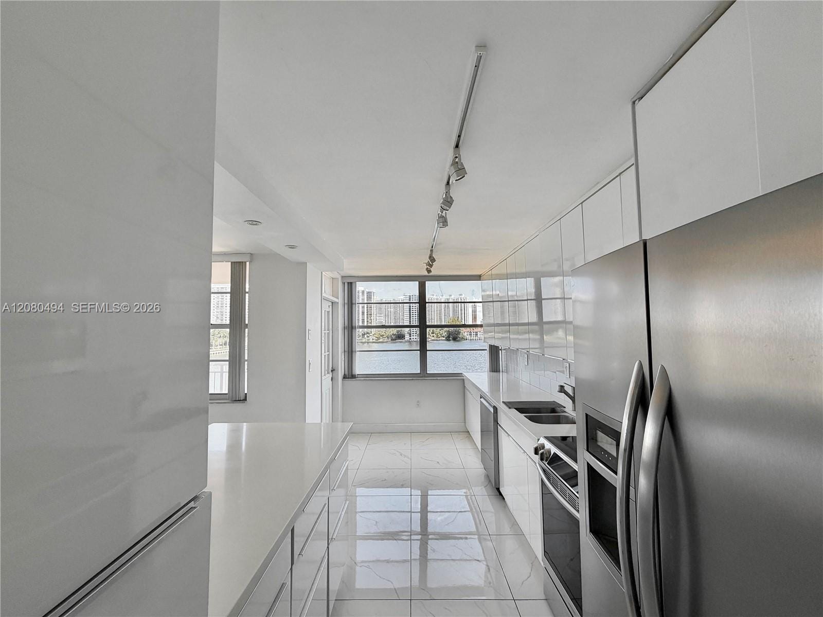 18081 Biscayne Boulevard 504, Aventura, FL 33160 photo 17