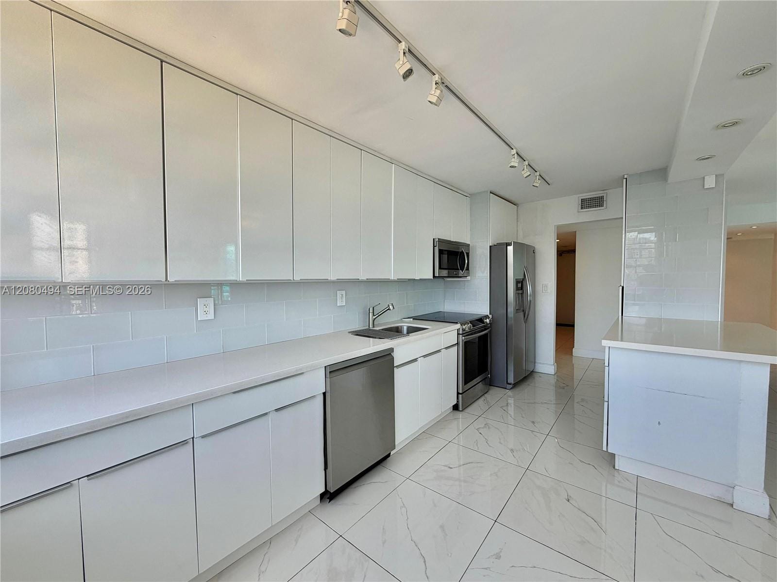 18081 Biscayne Boulevard 504, Aventura, FL 33160 photo 18