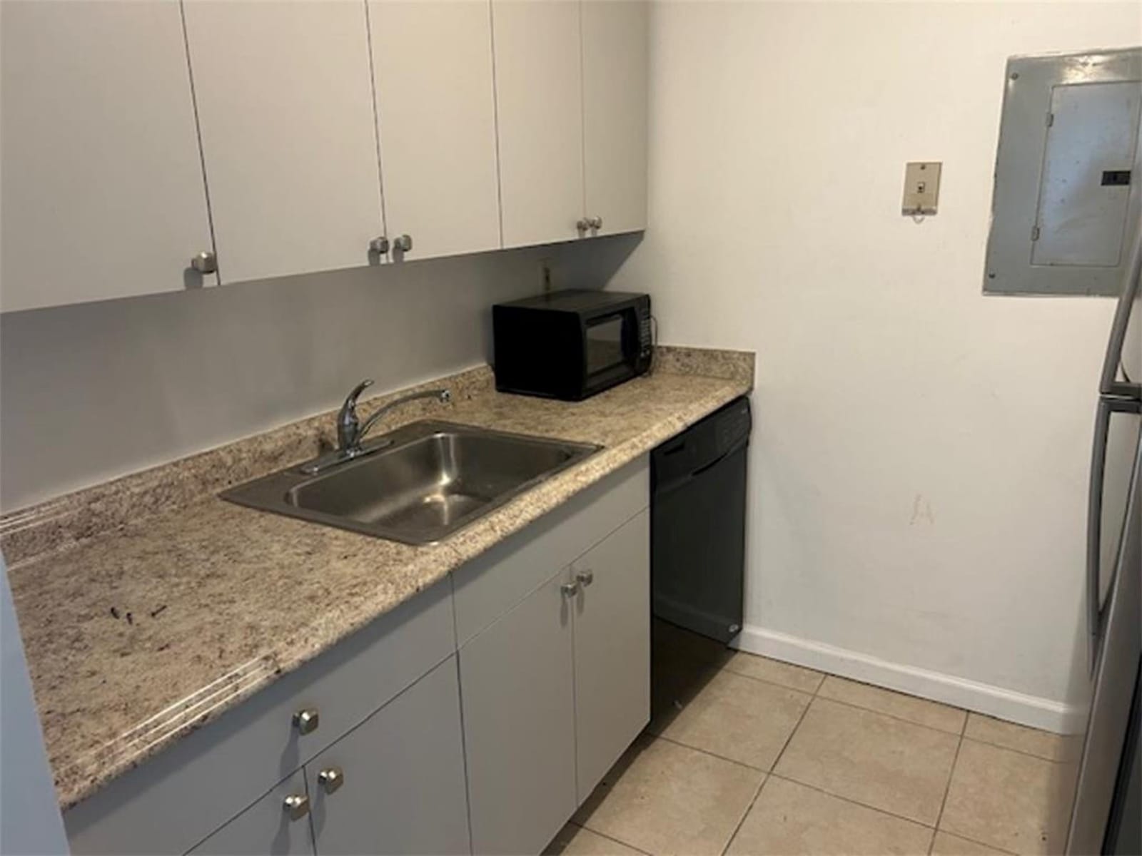 1089 N Benoist Farms Road 301 — photo 7
