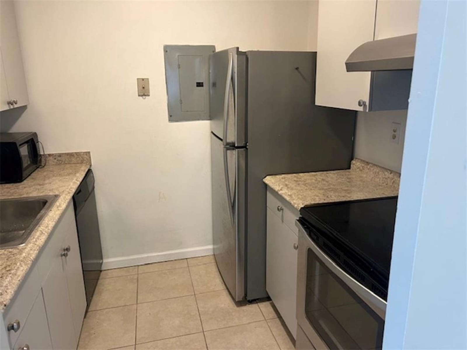 1089 N Benoist Farms Road 301 — photo 9