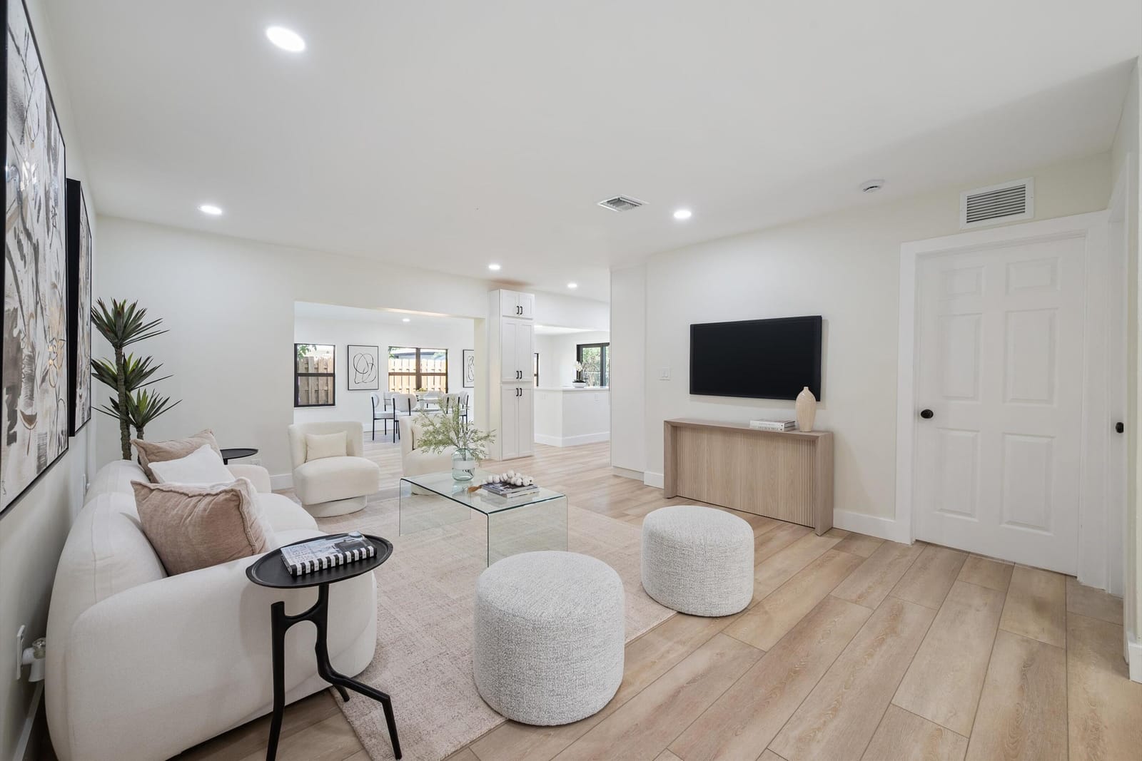 8201 NW 67TH Avenue — photo 3