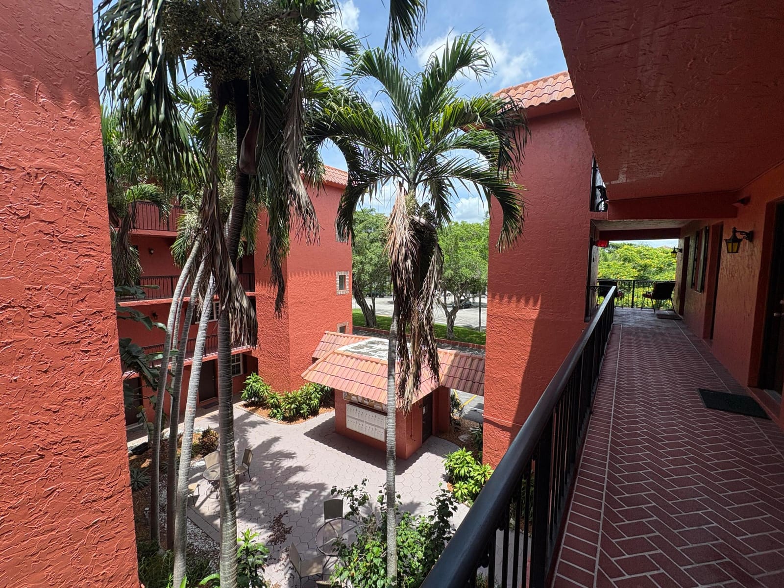 680 TENNIS CLUB Drive 303, Fort Lauderdale, FL 33311