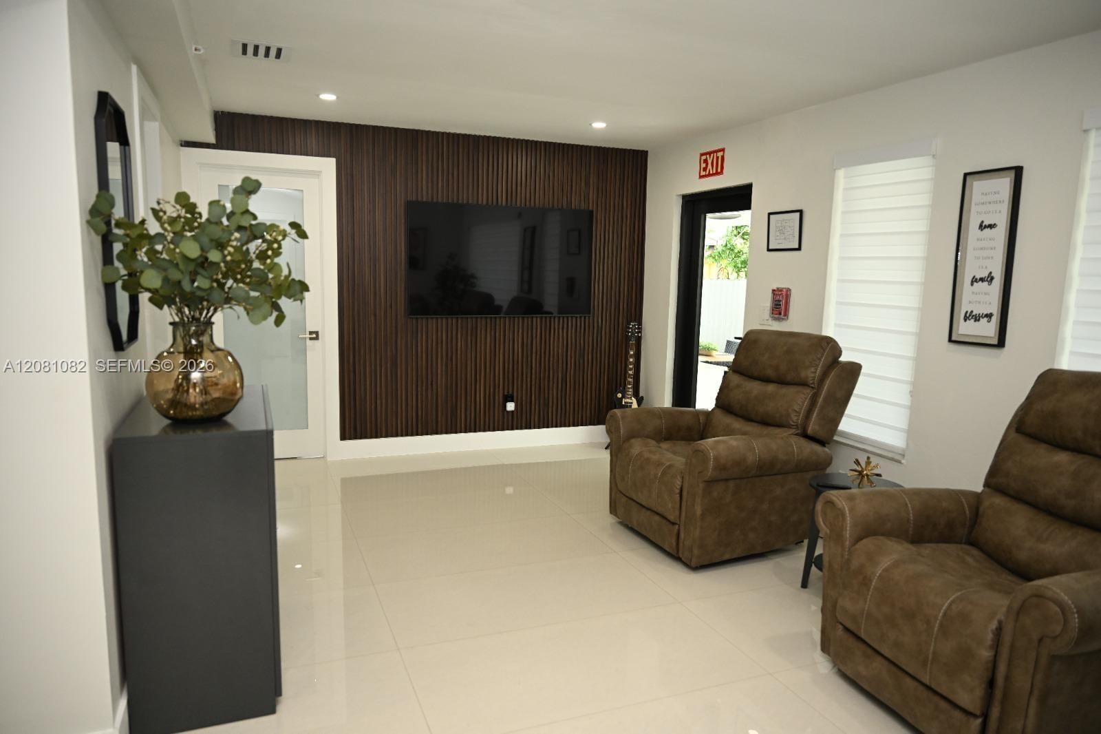 850 W 51st Place — photo 3
