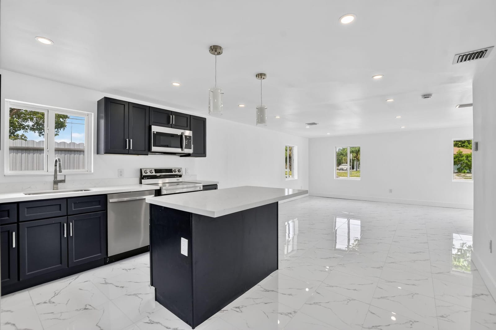 182 SW 6 Street, Deerfield Beach, FL 33441 photo 11