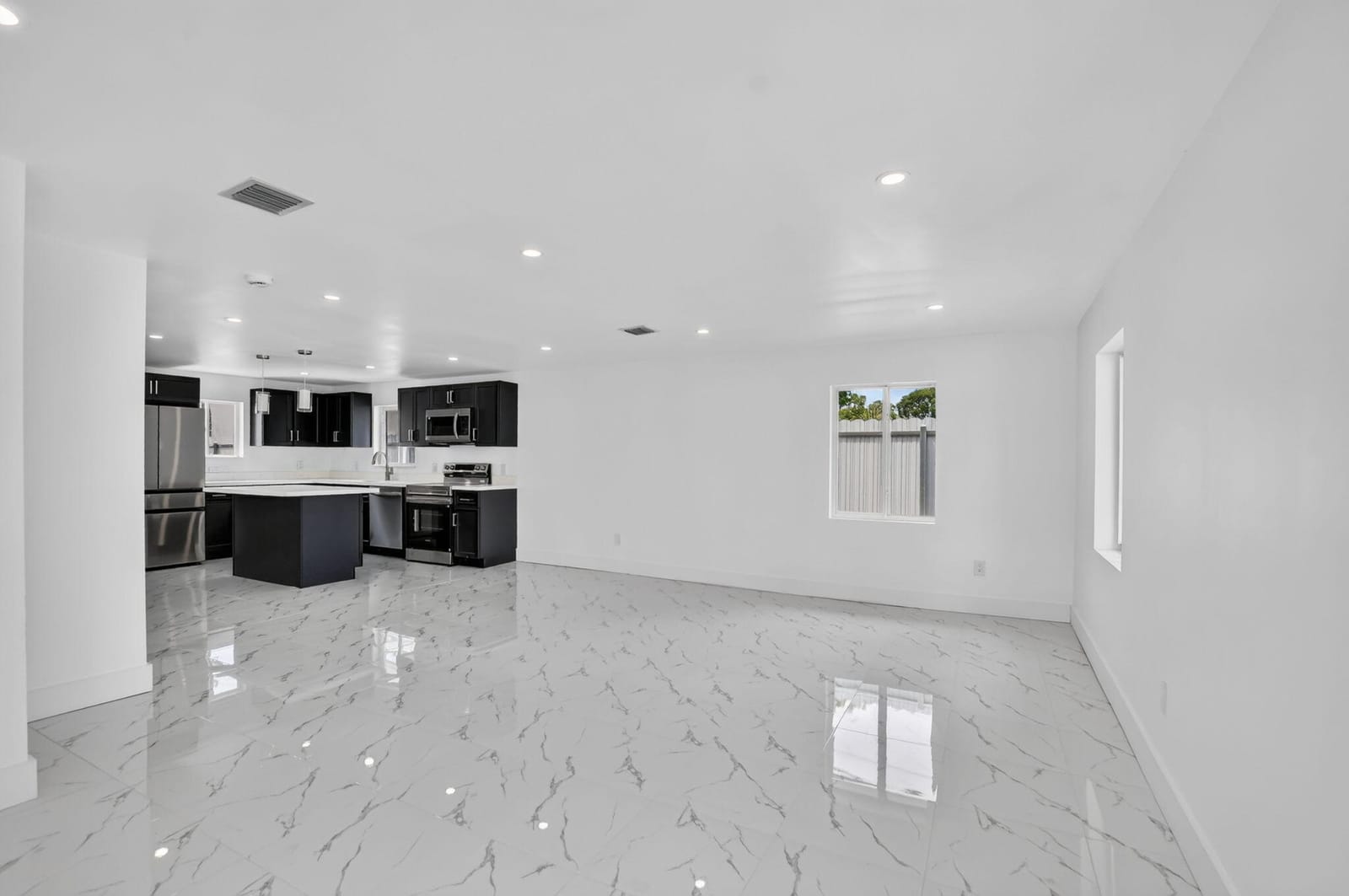 182 SW 6 Street, Deerfield Beach, FL 33441 photo 4