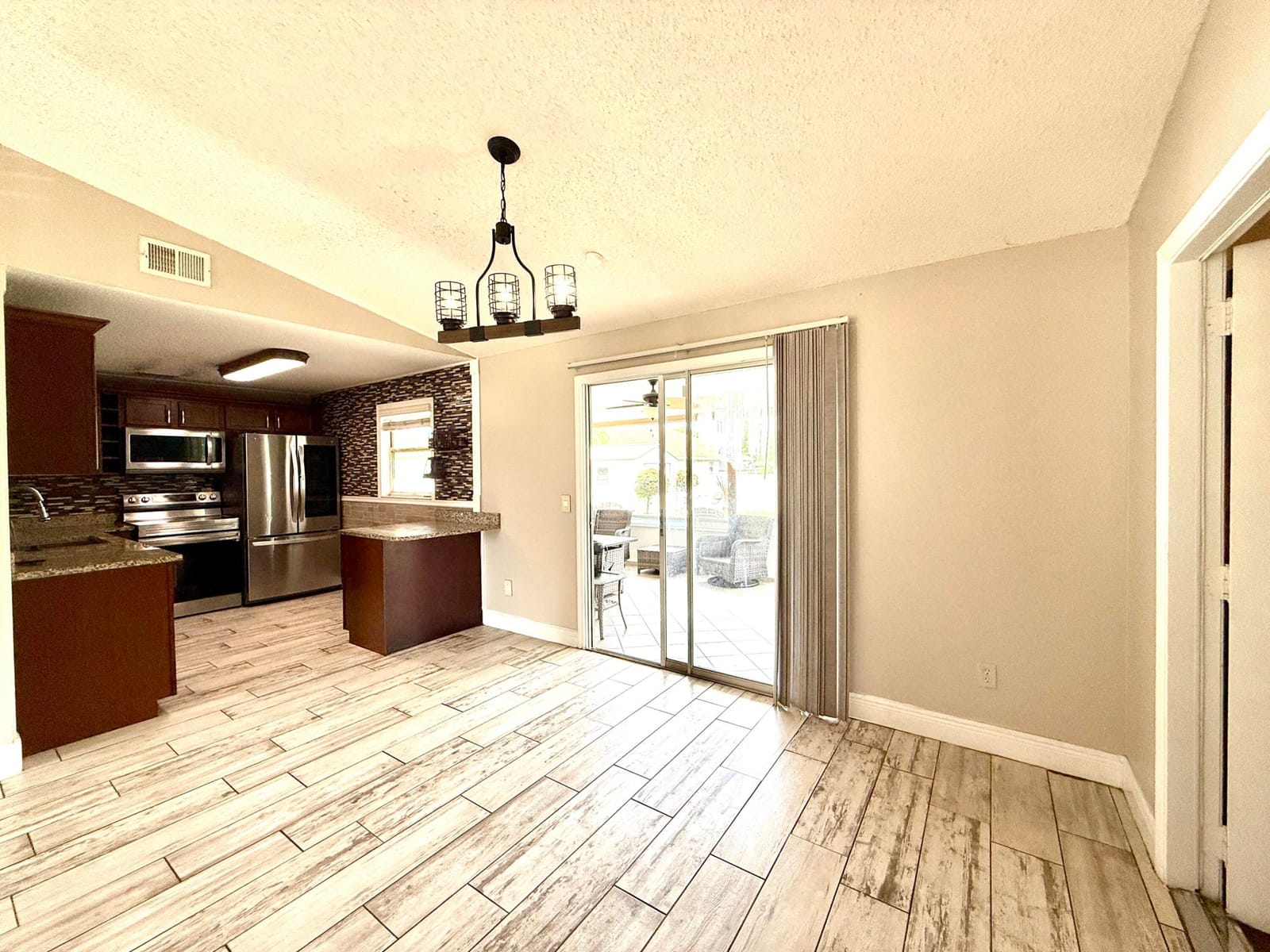 637 SW GRANADEER Street — photo 4