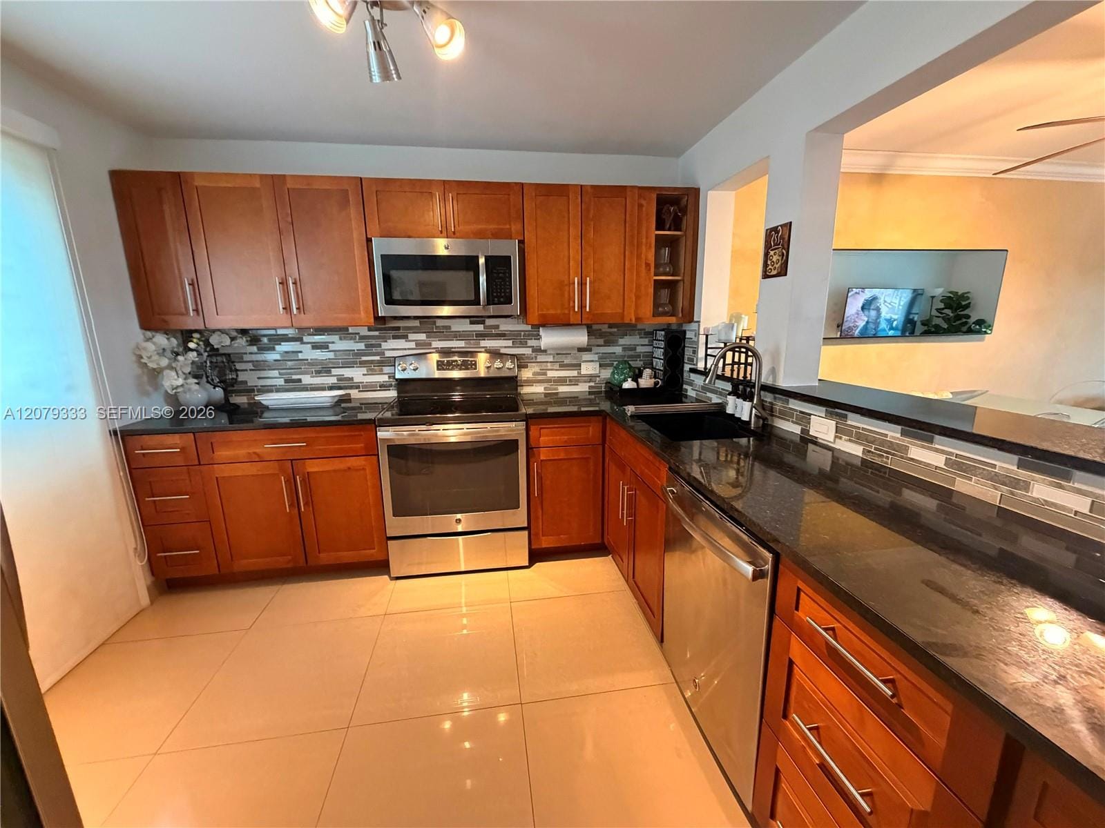 445 NE 195th Street 430 — photo 4