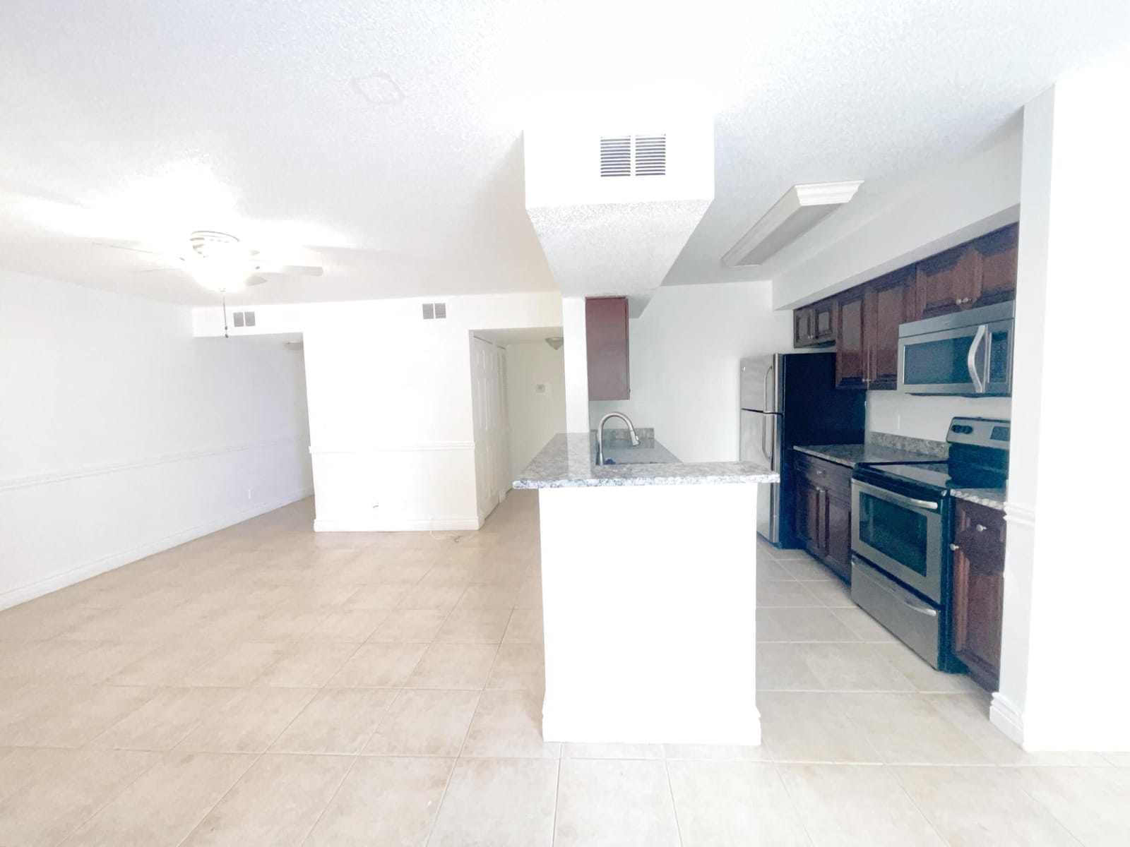 815 W Boynton Beach Boulevard W 4-102 — photo 3