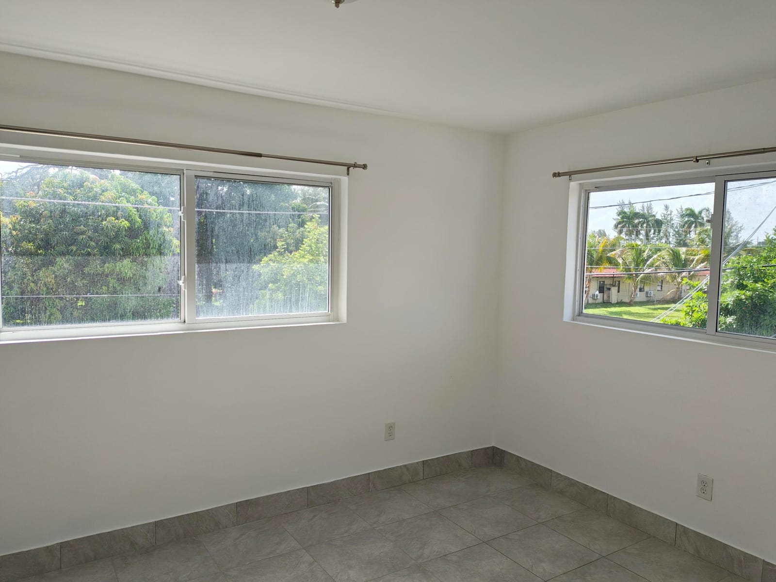 2719 LINCOLN Street 6 — photo 3