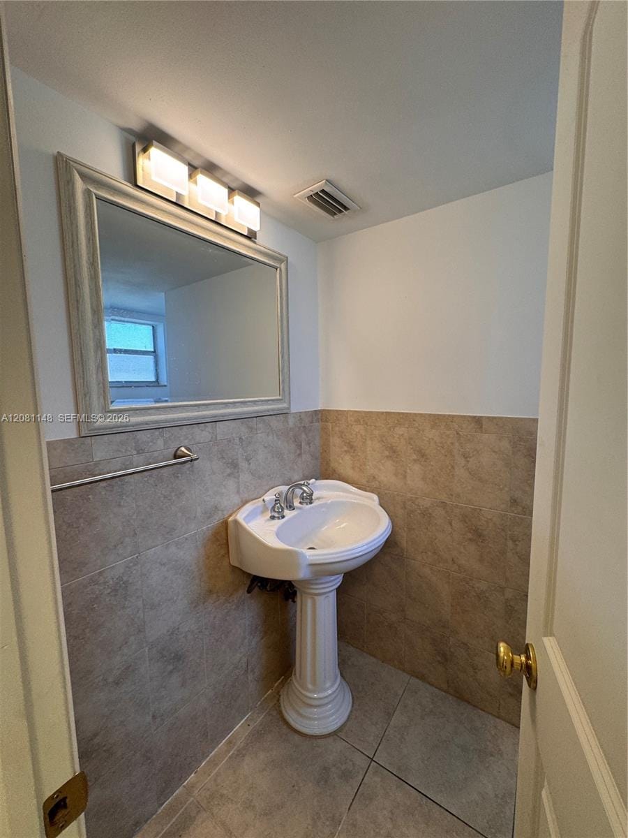1670 NE 191st Street 100-3 — photo 5