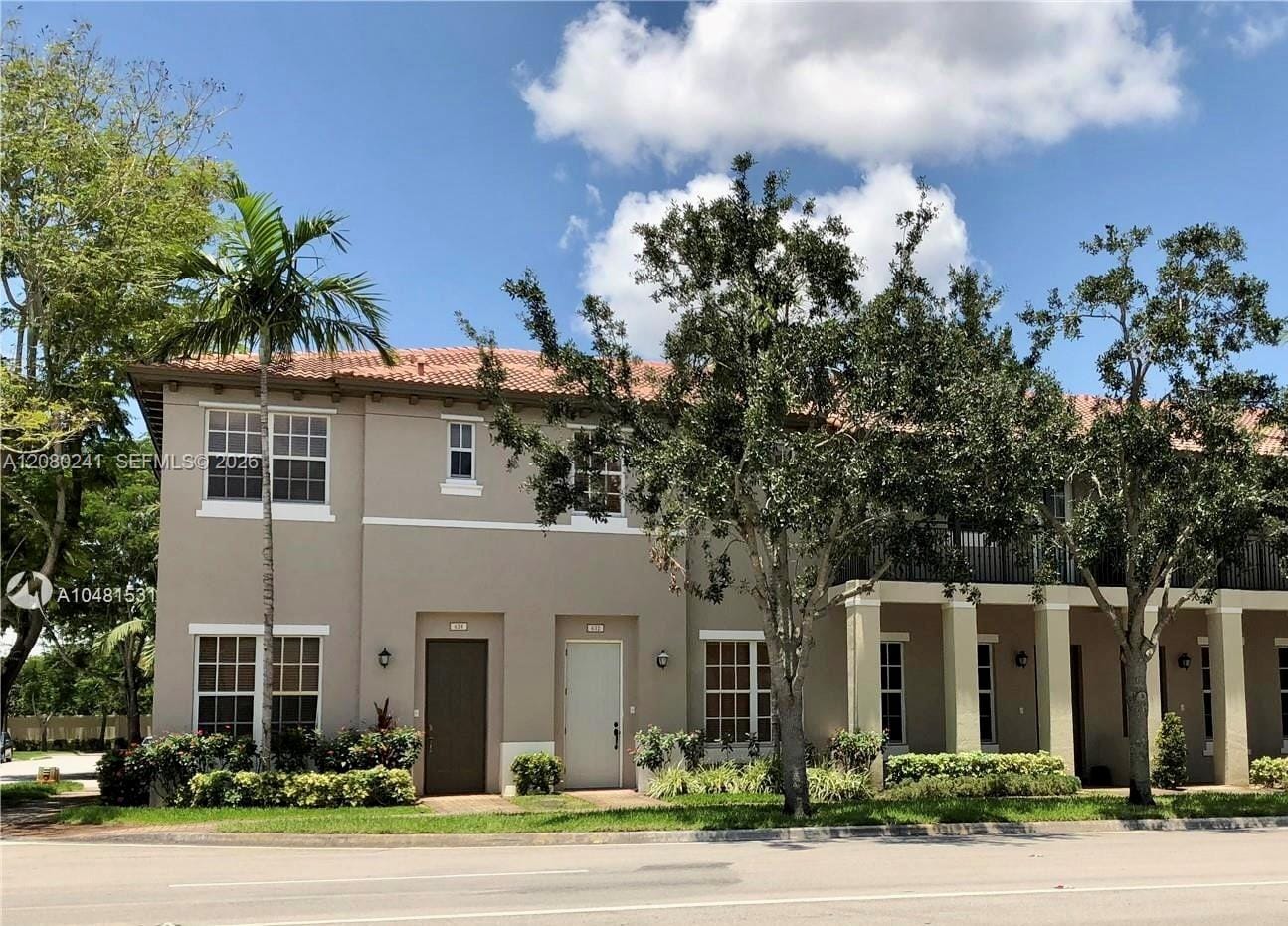 634 SW 147th Avenue 634, Pembroke Pines, FL 33027 photo 2