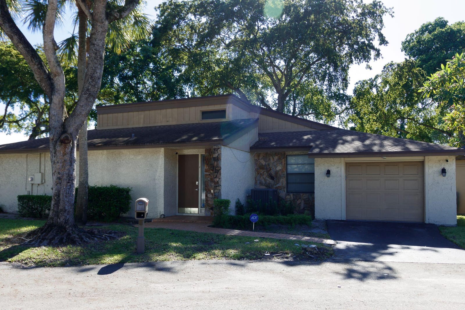8197 ROYAL PALM Court 5, Tamarac, FL 33321