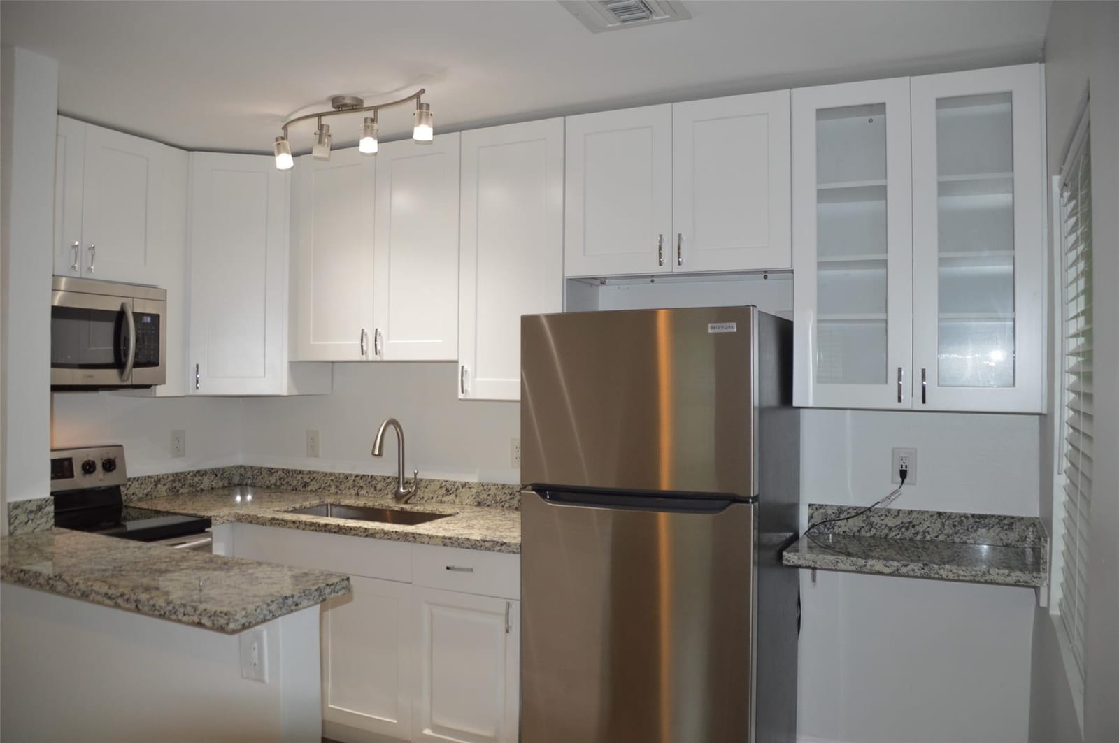 823 NE 14th Court, Fort Lauderdale, FL 33304