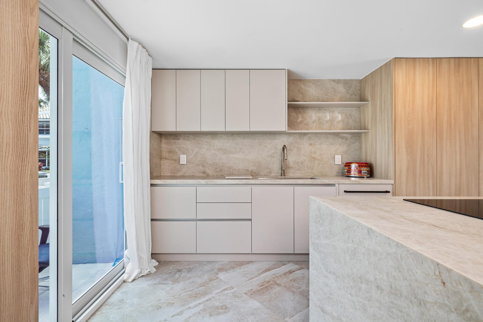 966 Jeffery Street — photo 3