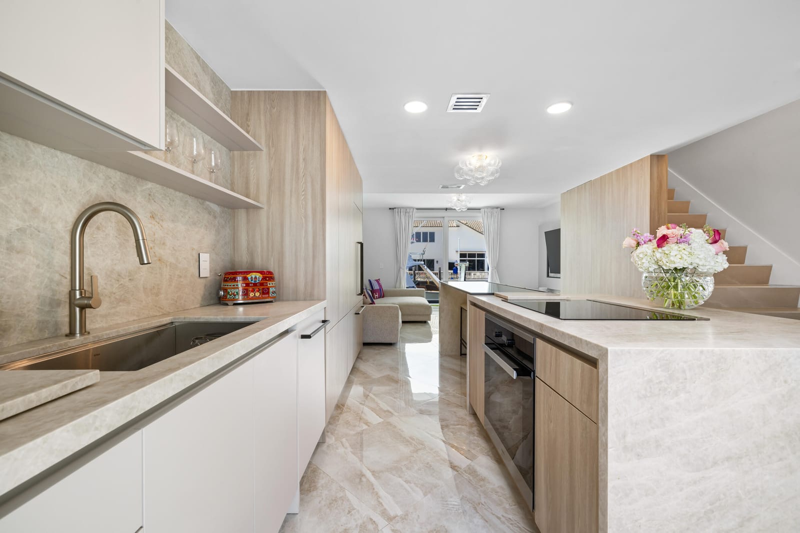 966 Jeffery Street — photo 6