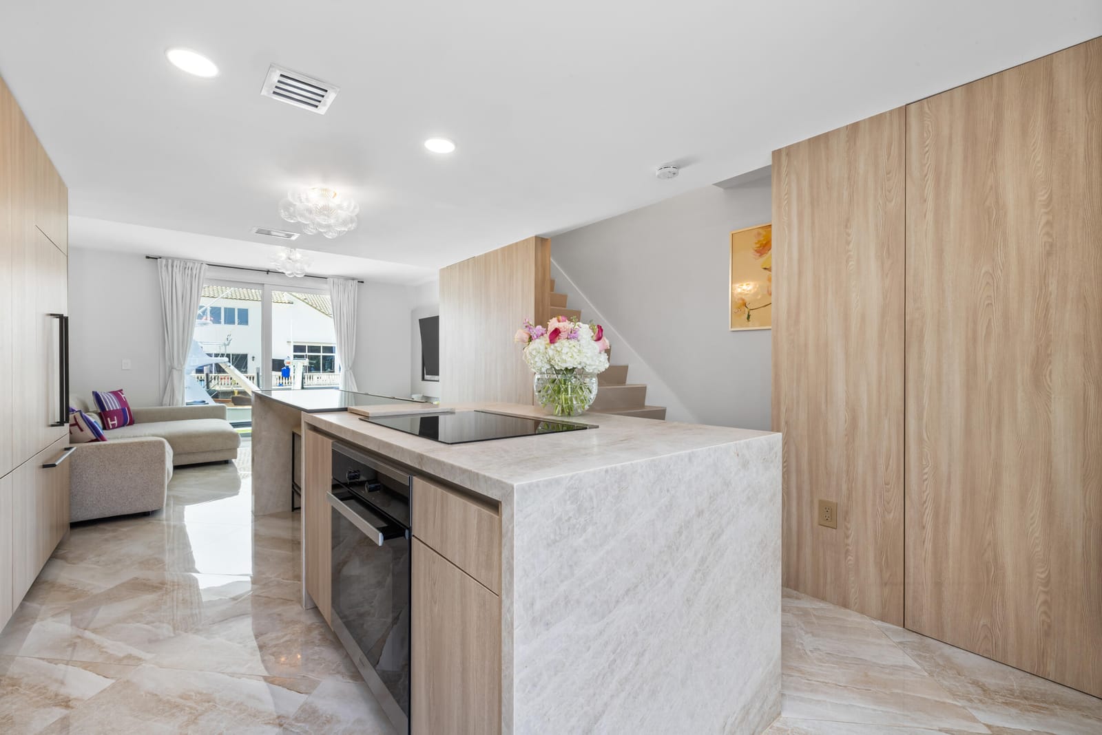 966 Jeffery Street — photo 7