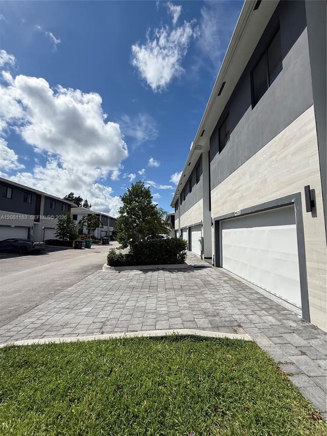 4655 SW 32nd Avenue 2B, Dania Beach, FL 33312