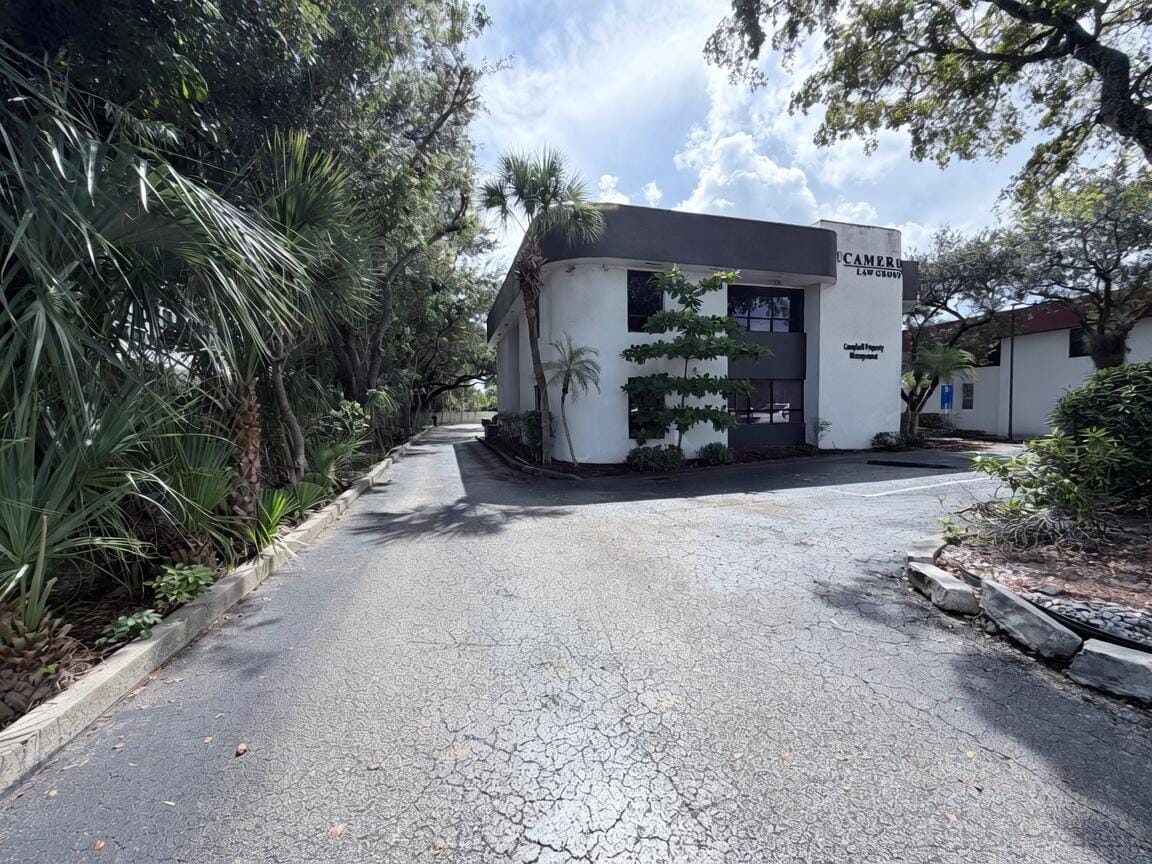 8010 N UNIVERSITY Drive, Tamarac, FL 33321 photo 2
