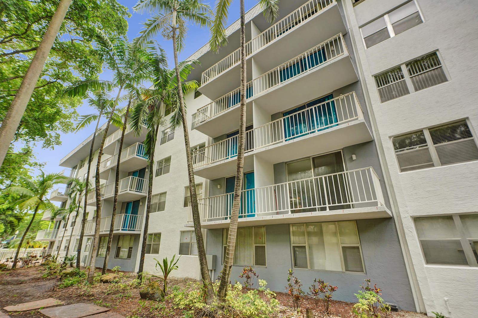 1805 SANS SOUCI Boulevard 421, North Miami, FL 33181 photo 1