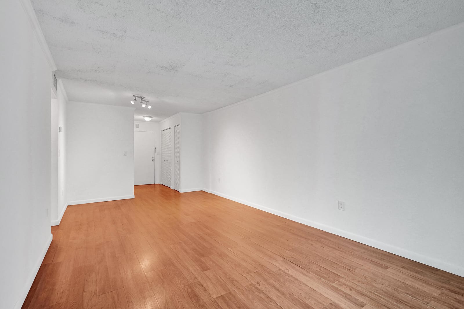 1805 SANS SOUCI Boulevard 421, North Miami, FL 33181 photo 22