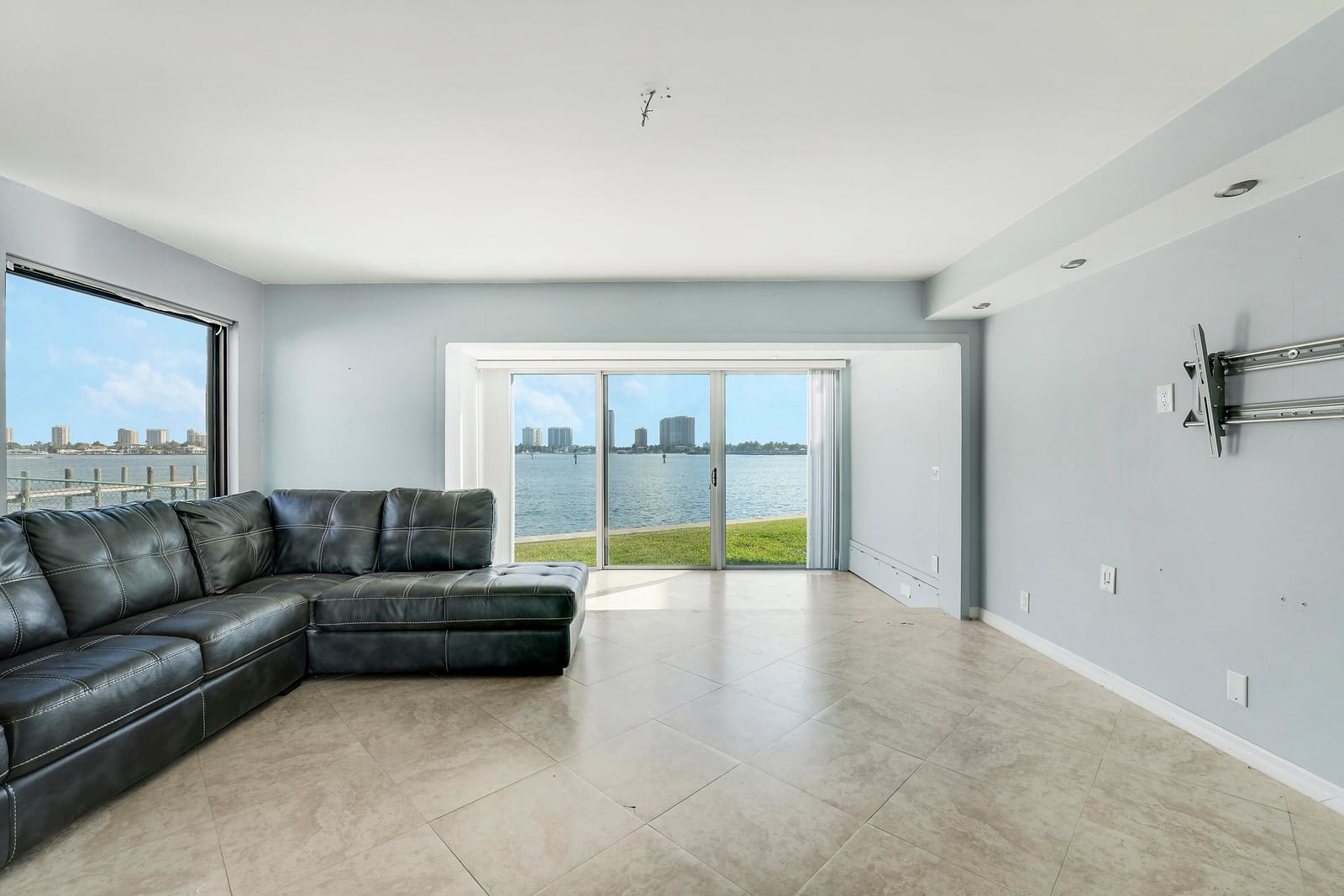 360 Wilma Circle, Riviera Beach, FL 33404 photo 13