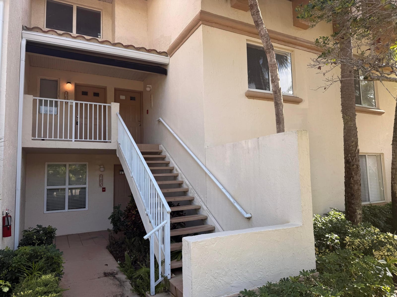 16203 GLENMOOR Drive 16203 — photo 2