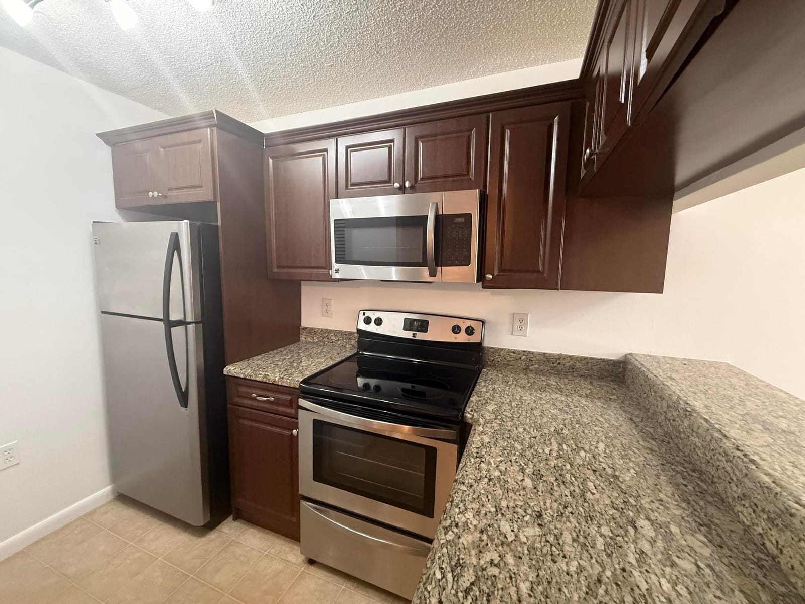 16203 GLENMOOR Drive 16203 — photo 5