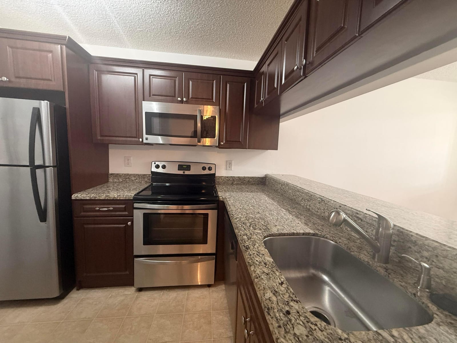 16203 GLENMOOR Drive 16203 — photo 6