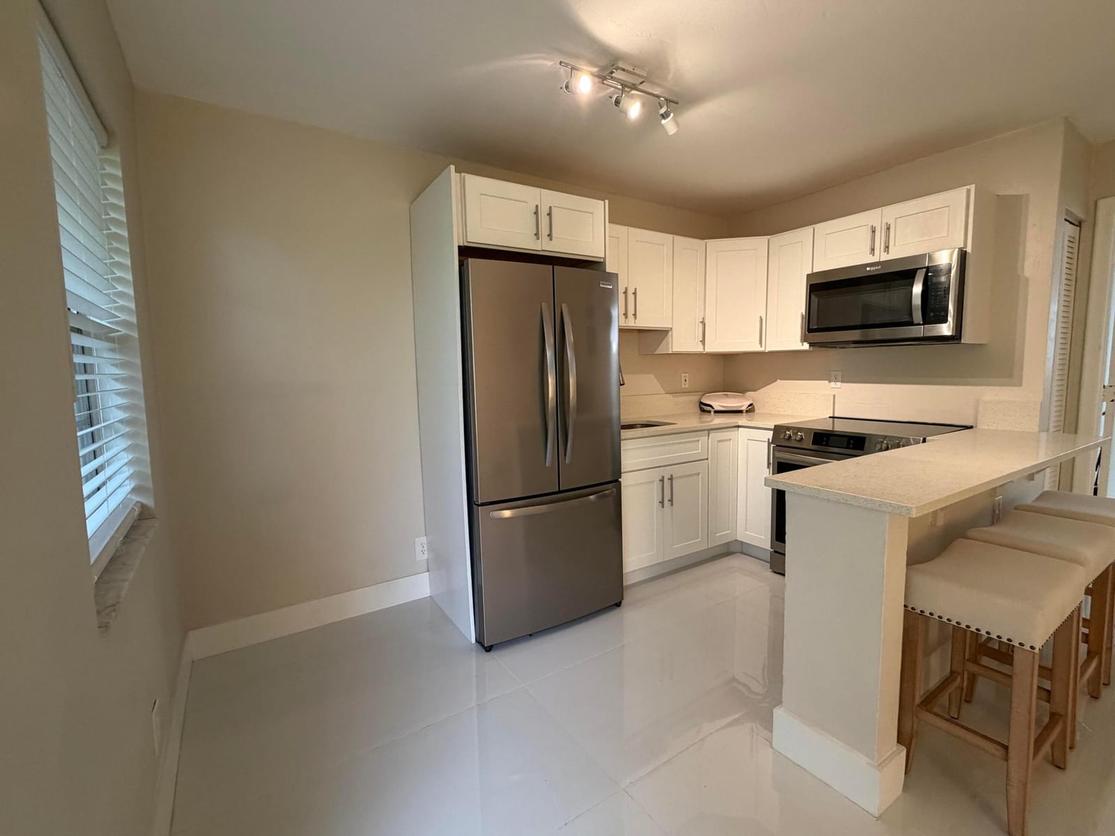 5174 NE 6th Avenue 507 — photo 8