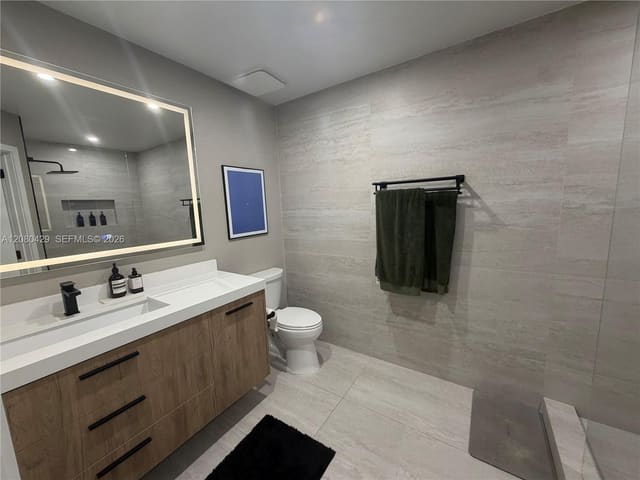 16676 Hemingway Drive, Weston, FL 33326