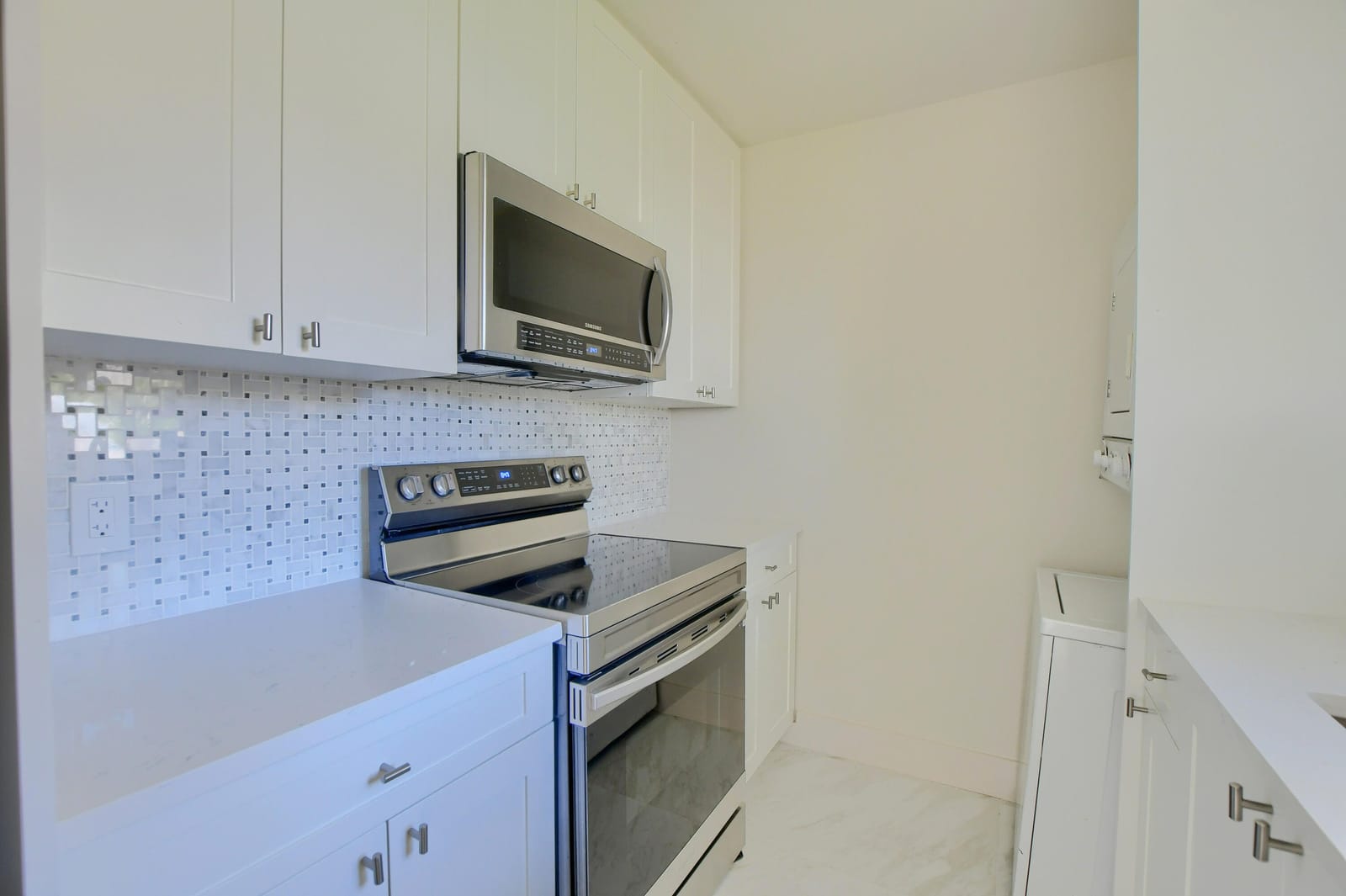 2503 OCEANVIEW Avenue C — photo 7