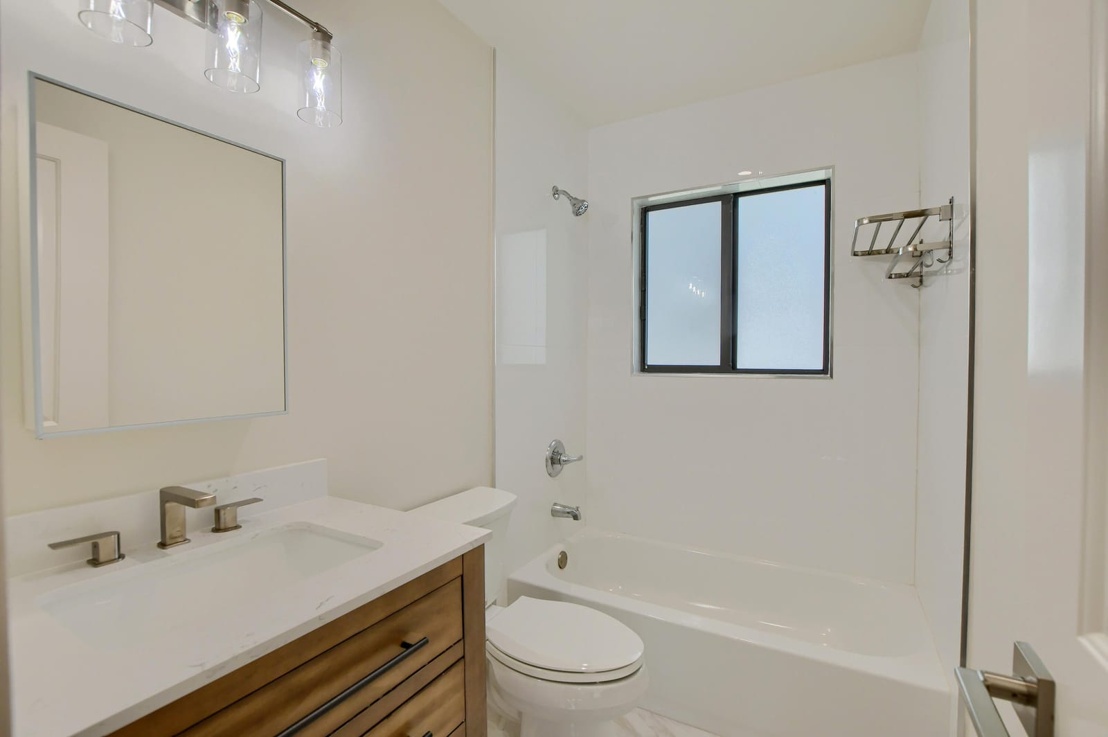 2503 OCEANVIEW Avenue C — photo 10
