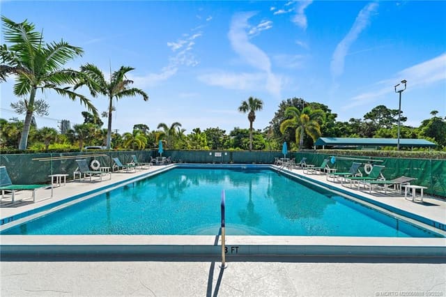 2950 SE Ocean Boulevard 133-3, Stuart, FL 34996