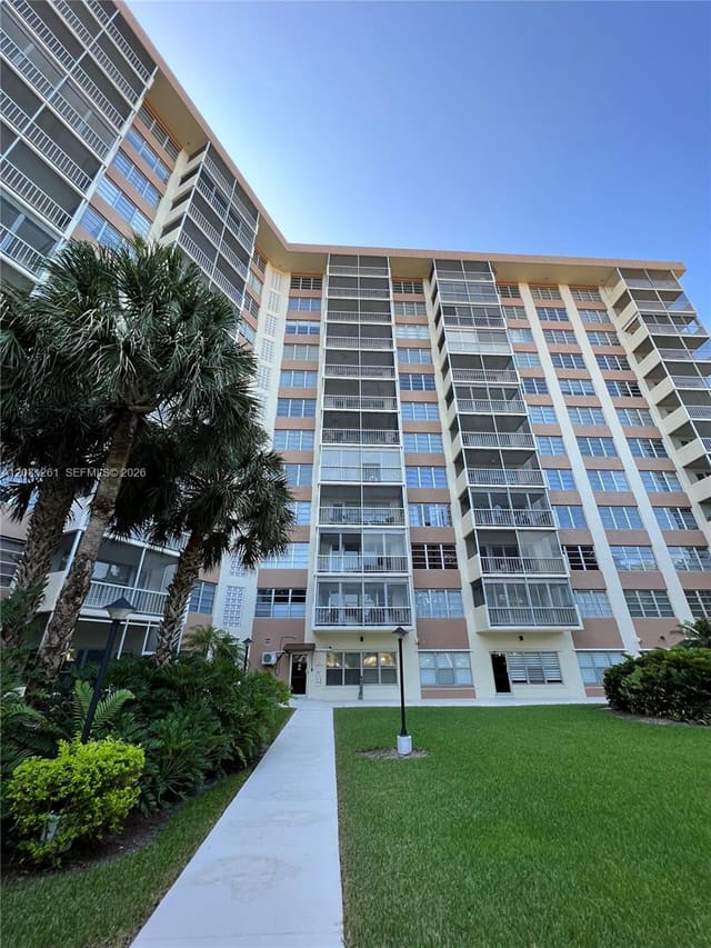 10777 W Sample Road 301, Country Club Tower Of Cor, Coral Springs, FL