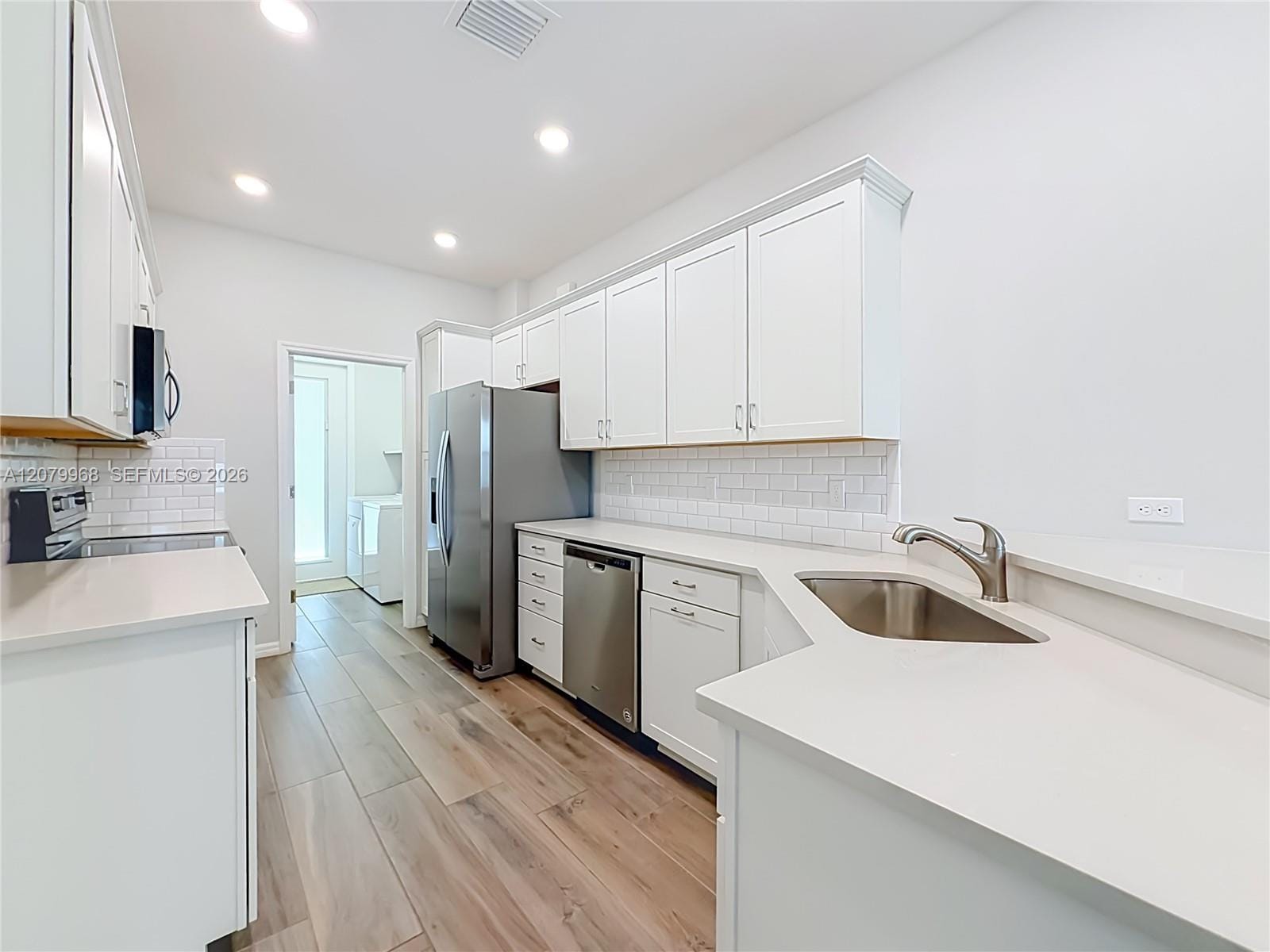 1040 Eucalyptus Drive 2 — photo 12