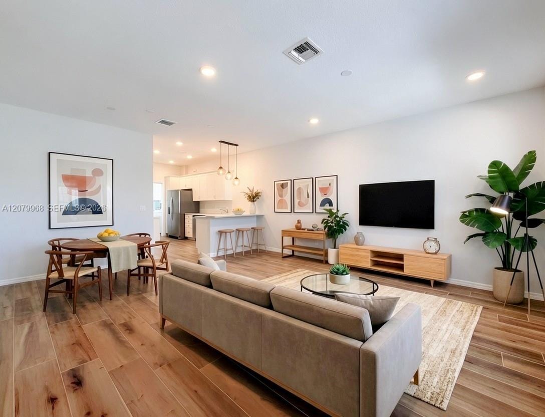 1040 Eucalyptus Drive 2 — photo 7
