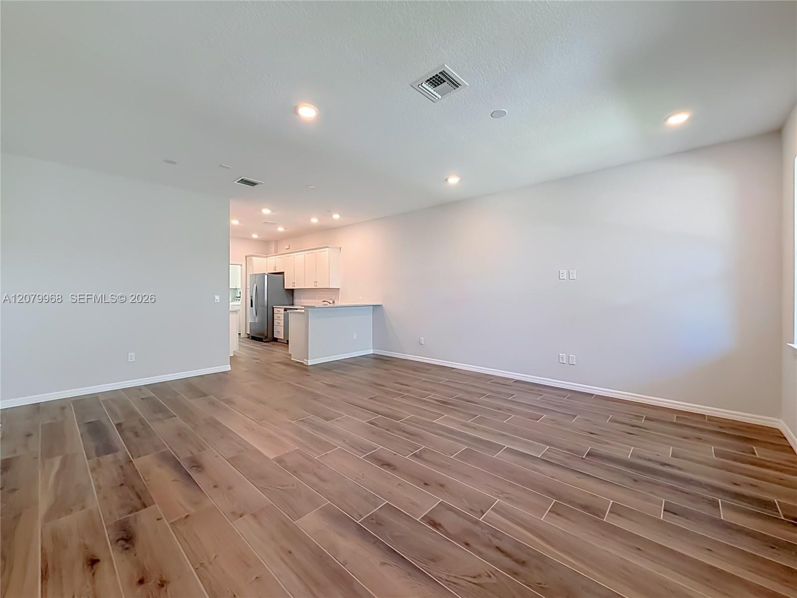 1040 Eucalyptus Drive 2 — photo 8