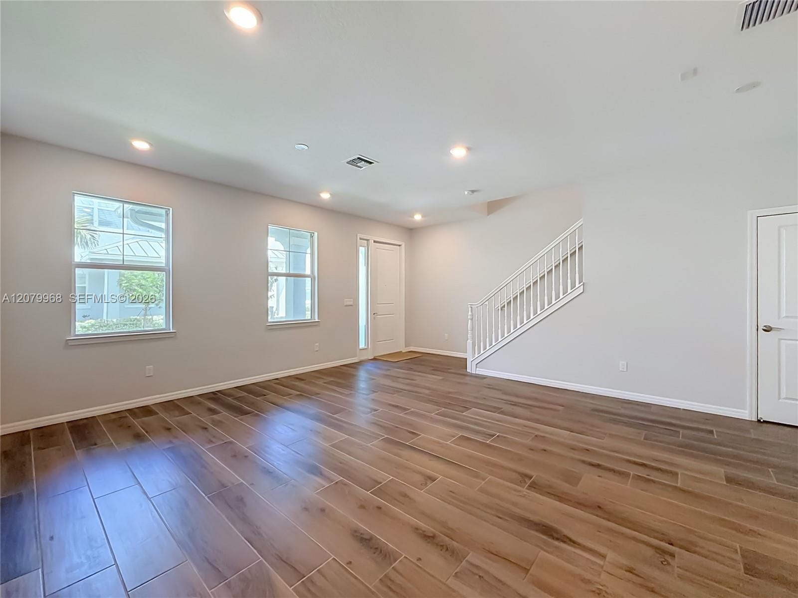 1040 Eucalyptus Drive 2 — photo 9