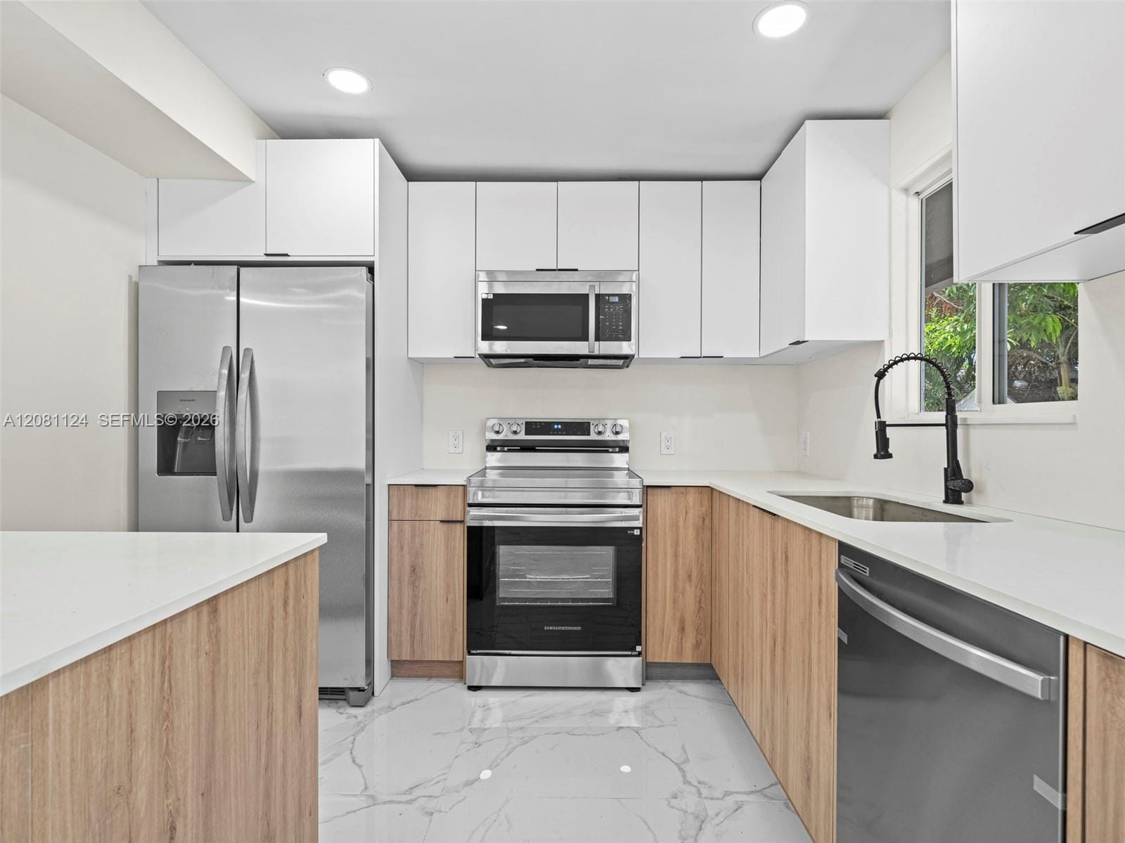 3651 SW 40th Avenue — photo 11