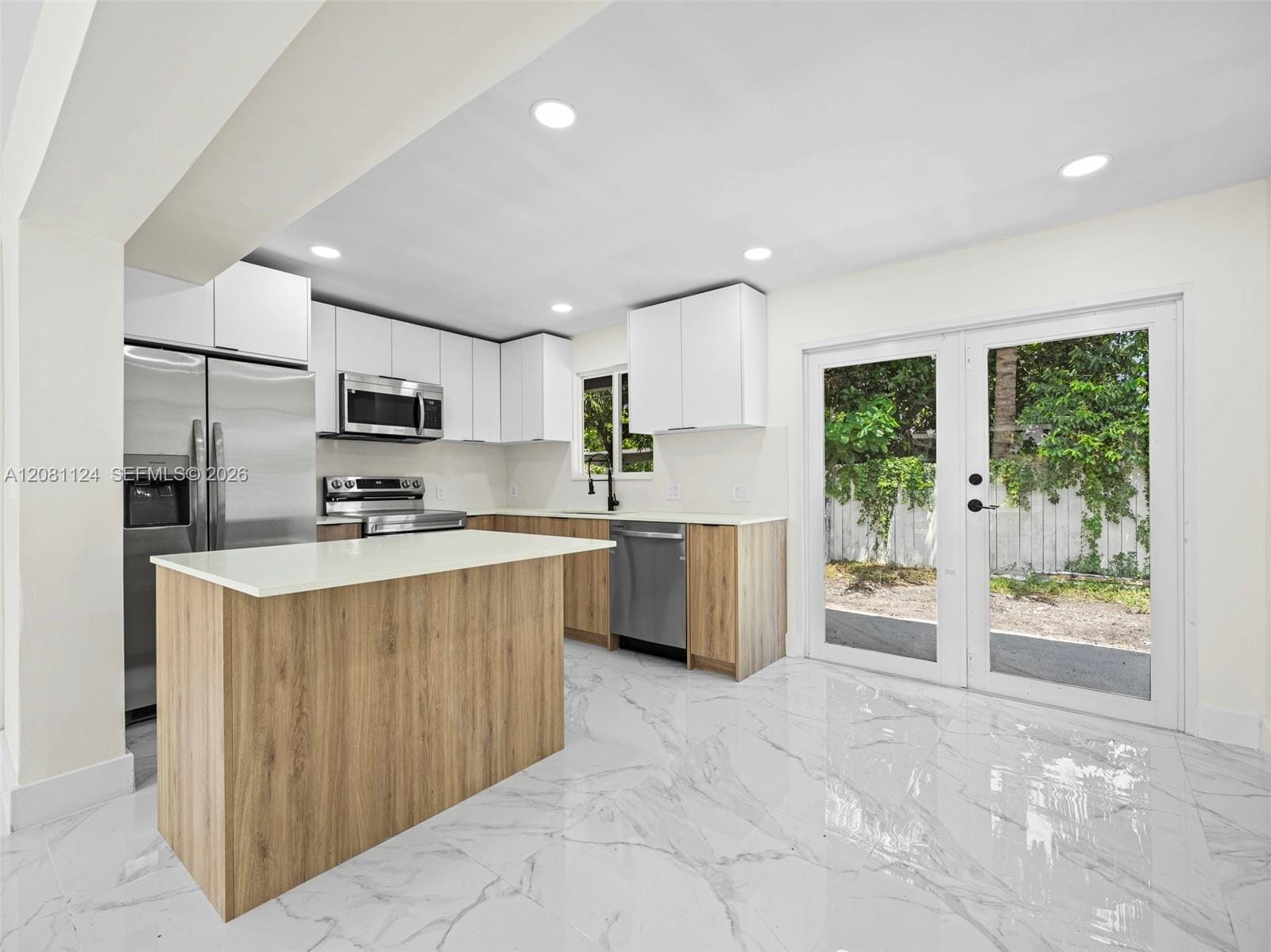 3651 SW 40th Avenue — photo 8