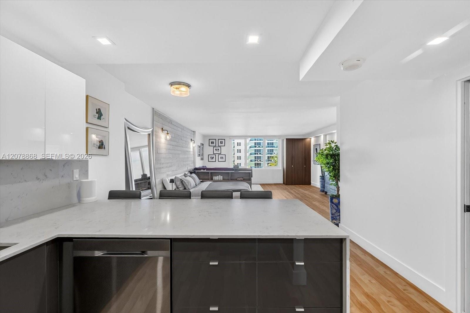 2301 Collins Avenue 714 — photo 6