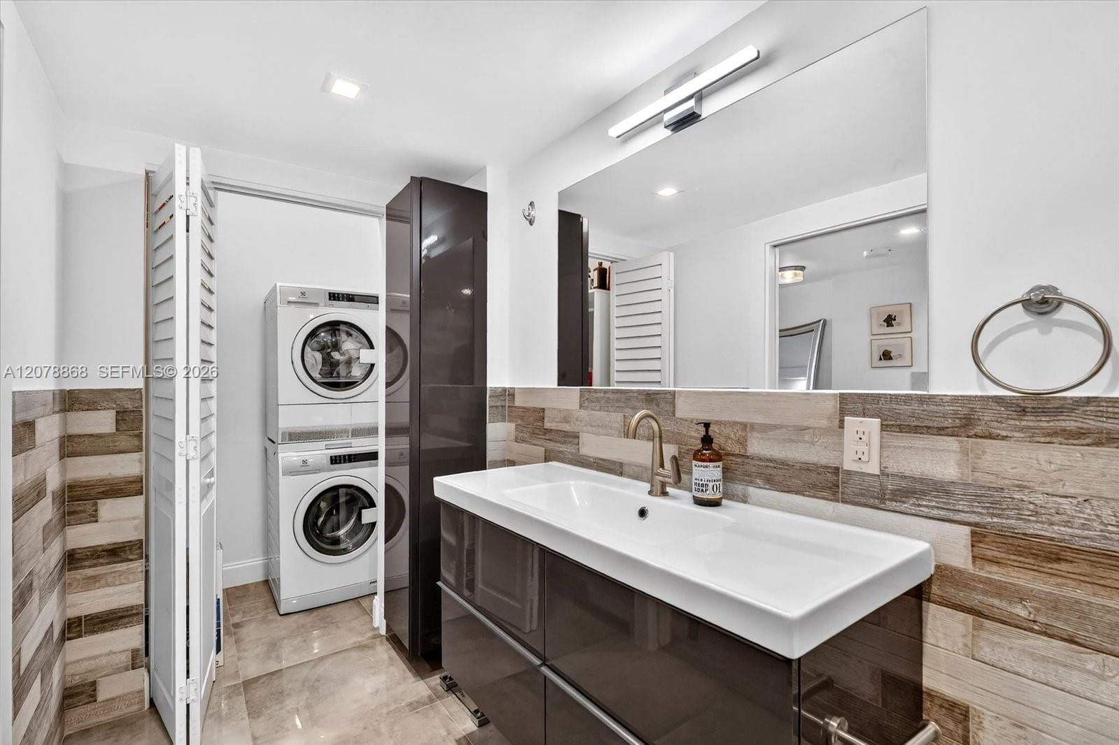 2301 Collins Avenue 714 — photo 7