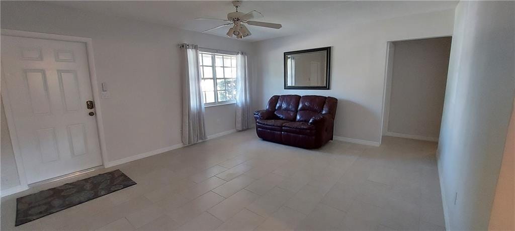 738 SW 5TH Avenue — photo 2